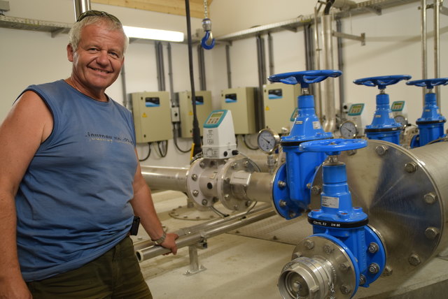 Lokalaugenschein mit Josef Jauker beim Brunnenfeld II: Hier wird das Wasser aus zwölf Metern Tiefe rausgepumpt. | Foto: Zeiler