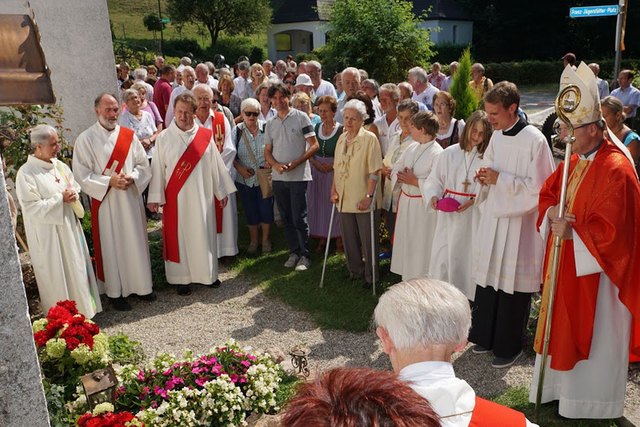 Gedenken beim Grab Jägerstätters | Foto: Pilgram