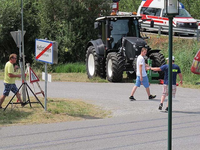 Manche sture Besucher mußten von der Crew fast aus den Sperrzonen gezerrt werden.