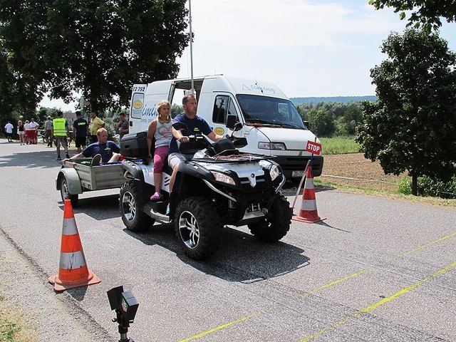 Wie viele Kilometer machen die Crew-Mitglieder durchschnittlich, bis der Abend kommt?