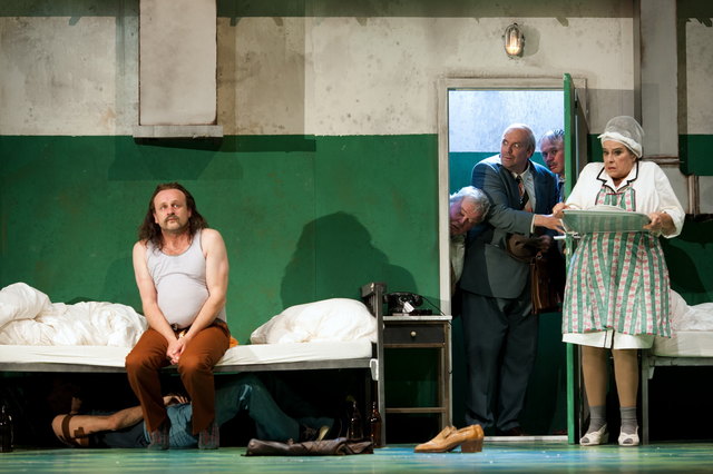 Mit Gogols "Der Revisor" eröffnet das Burgtheater die neue Theatersaison. | Foto: Reinhard Werner, Burgtheater