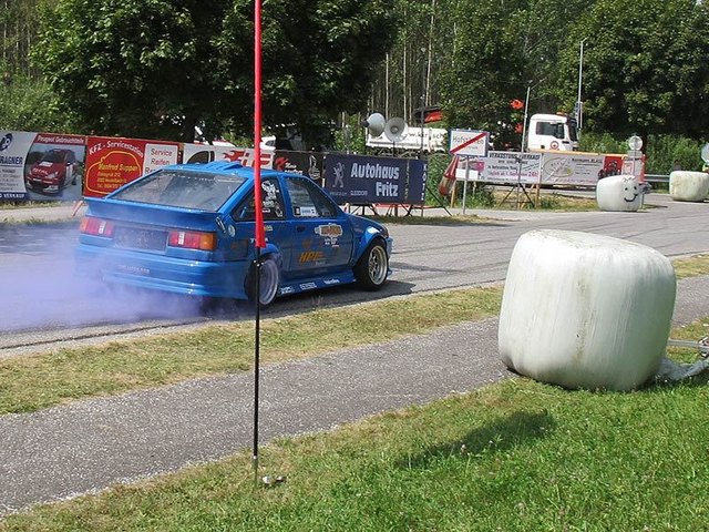 Gummi für die Show, bei der eigentlichen Rallye eher nicht zu sehen.