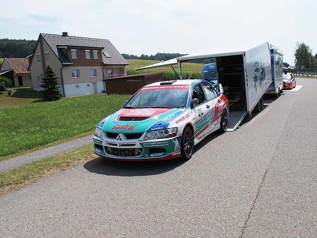 Der brachiale Mitsu schlüpft aus dem Etui