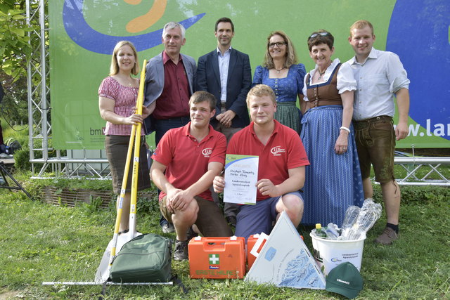 Die Landessieger Christoph Tomasetig und Martin König aus St. Georgen (vorne) sowie Landesleiterin Sandra Zehetbauer, Direktor der Gartenbauschule Langenlois Franz Fuger, NV Gebietsleiter Gerald Haselbacher, Bezirksbäuerin Regina Kaltenbrunner, BBK | Foto: LJ NÖ