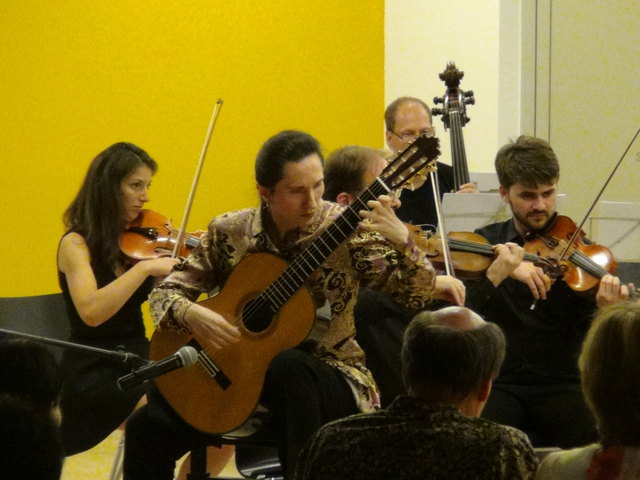 Die Klassische Gitarristin Johanna Beisteiner machte den Abend in Ehrenhausen zur Besonderheit.