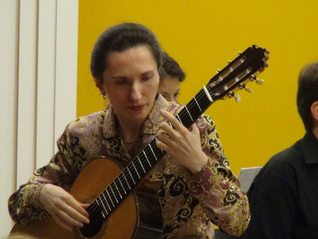 Die Klassische Gitarristin Johanna Beisteiner machte den Abend in Ehrenhausen zur Besonderheit.