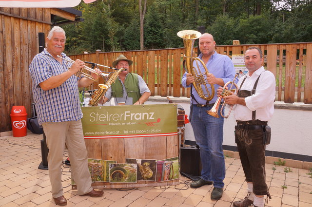 Vizebgm. Alfred Gruber, Steirer Franz, Mario Herzog und Wirt Hartwig Grabner