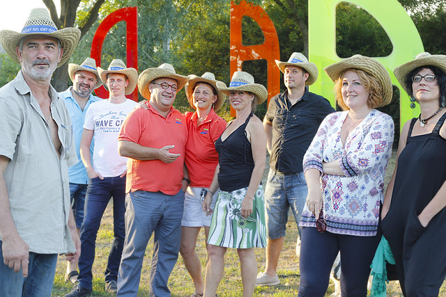 Das Team von Atelier an der Donau Atanas und Krassimir Kolev, Georg Ungerböck, Gerhard Maller, Margit Gansch, Barbara Kamptner, Christian Falk, Susanne Falk und Antra Ivdra blickt dem Jubiläums-Symposium freudig entgegen.