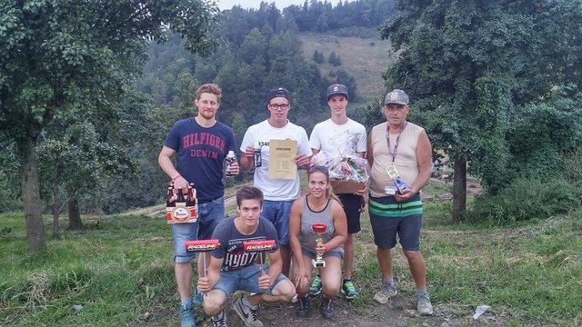 Team ALLOUT (hinten v.l.: Gerhard Mark, Florian Hofer Patrik Wutte, Ferdinand Höfferer; vorne v.l.: Martin Grilc, Sandra Grilc)