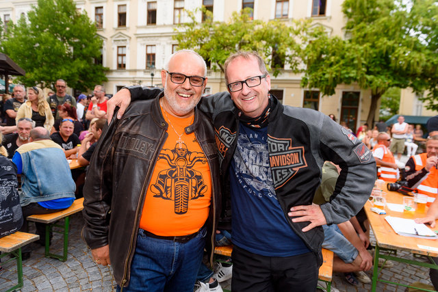 Die beiden Badener Harley-Fans: GR Leopold Habres und GR Mag. Helmut Hofer-Gruber (der selbst an der Tour teilgenommen hatte) | Foto: psb/dusek