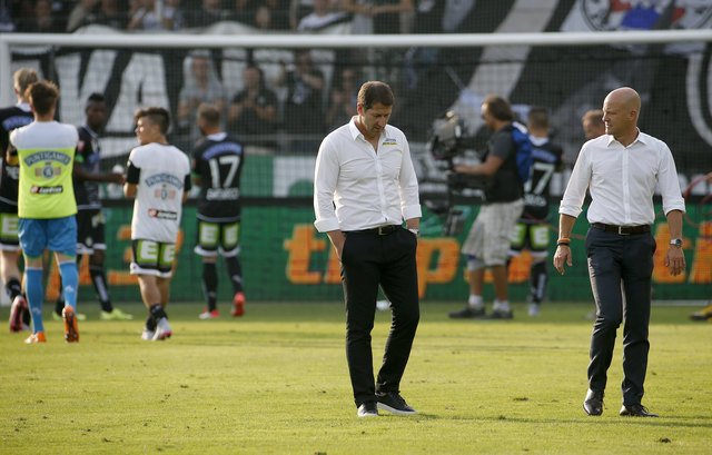 Fassungslos: Der Rasen in Liebenau stieß Franco Foda (l.) und Gerhard Goldbrich fast mehr auf als der späte Ausgleich Rapids. | Foto: GEPA