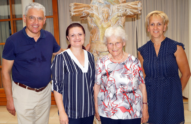 TVB-Obmann Willi Grundtner, St. Josef Direktorin Daniela Irnberger, Imelda Nägele und Waltraud Stangassinger vom Tourismusverband. | Foto: TVB/Wind