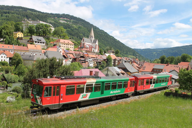 Die Murtalbahn (im Bild bei Murau) soll den Lungauer Schülern eine noch regelmäßigere Heimfahrt ermöglichen. | Foto: STLB Heribert Fladerer