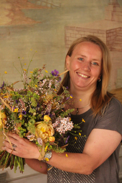 Eveline Hahnl aus Dietweis absolviert seit Jänner 2014 die Ausbildung zur Floristmeisterin. | Foto: Foto: privat