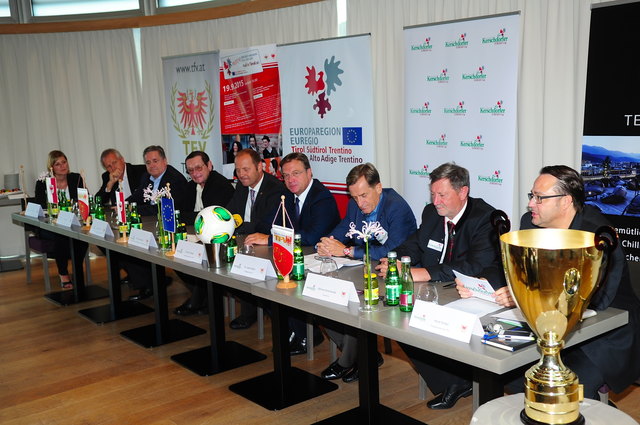 Der Projekt wurde bei einer gemeinsamen Pressekonferenz vorgestellt.