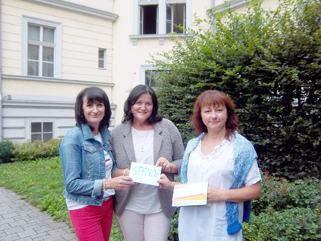 Bei der Übergabe der Spende: Hermine Bainschab, Waldtraud Zarfl und Claudia Mauritsch (von links) | Foto: KK