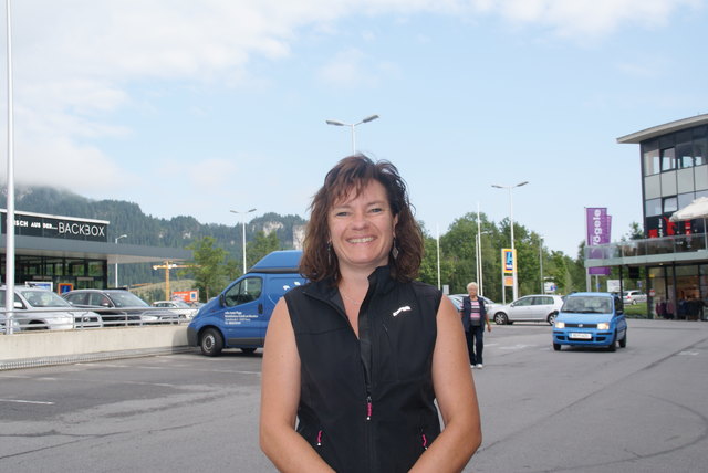 Ilona Hauser, Steeg