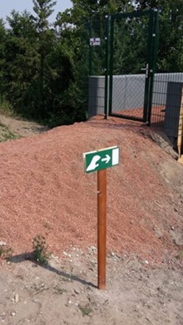 Wegweiser, damit die Ziesel den richtigen Weg auf die andere Seite des Marchfeldkanals finden? | Foto: Lukas Mroz