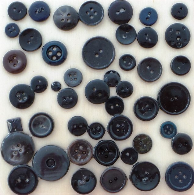 Ein Knopf, ein Knopf, ein Hosenknopf und jeder Knopf der knallt! | Foto: Then