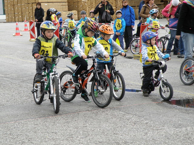 Der Randegger Radclub lädt zum Kinder-Radkriterium auf das Mosser-Werksgelände. | Foto: privat