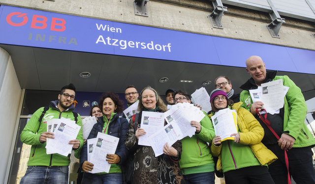 Die Grünen haben bereits 1.750 Unterschriften für bessere S-Bahn-Intervalle gesammelt. | Foto: Grüne