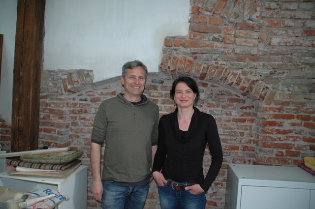 Leiten gemeinsam die Manufaktur: Gerhard Zottmann - Bildhauermeister, Geschäftsführer der Zottmann GmbH, und allgemein beeideter und gerichtlich zertifizierter Sachverständiger, sowie die Sozialarbeiterin und Bildhauerin Ines Stuchly-Weissensteiner. | Foto: Manufaktur