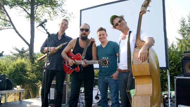 Die international besetzte Band Orges & The Ockus - Rockus spielte ihren unverkennbaren Balkanbilly.