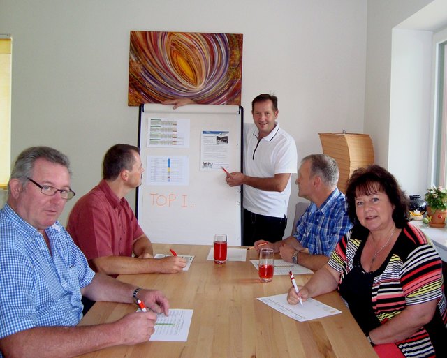 Alfred Dittersdorfer, Herbert Redtenbacher, Vizebgm. Kurt Pawluk, Josef Ballenstorfer und Bürgermeister Gabi Dittersdorfer (v.li.) | Foto: Gem. Roßleithen