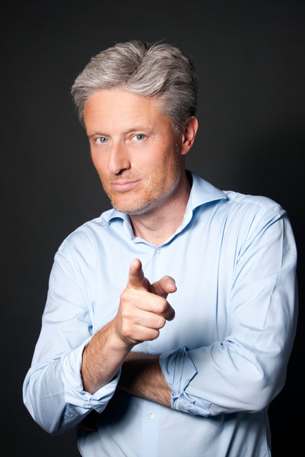 Der Satiriker zeigt im Stadtsaal sein aktuelles Programm "Bilanz mit Frisur". | Foto: Christian Heredia