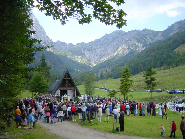 Bei der Bergwachtkapelle im Kaiserbachtal findet am Sonntag, 6. September um 12 Uhr wieder eine Gedenkfeier für alle Bergtoten im Wilden Kaiser statt. | Foto: Schwaiger