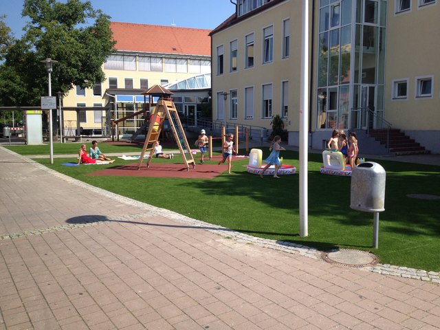 Auch der Kindergarten im Zentrum wurde saniert und ein Kinderspielplatz errichtet. | Foto: Gemeinde