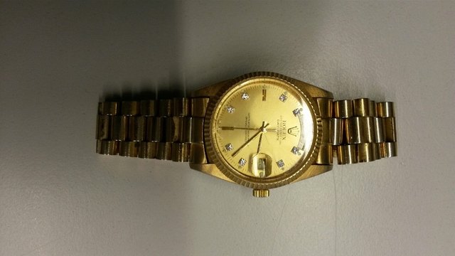 Diese Uhr wird womöglich noch vermisst. Das LKA bittet den Besitzer sich zu melden.