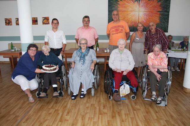 Helmut Haidwagner, Christoph Miksch, Sabine Haspl und die Beauftrage für Lebensqualität Ulrike Hofstädter gratulierten den August-Geburtstagskindern.