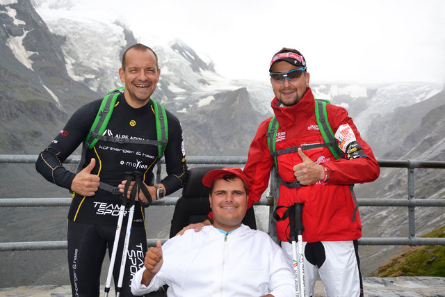 Liefen 667 Kilometer für Vinko (Mitte): Andreas Gindlhumer und Dominik Pacher | Foto: KK