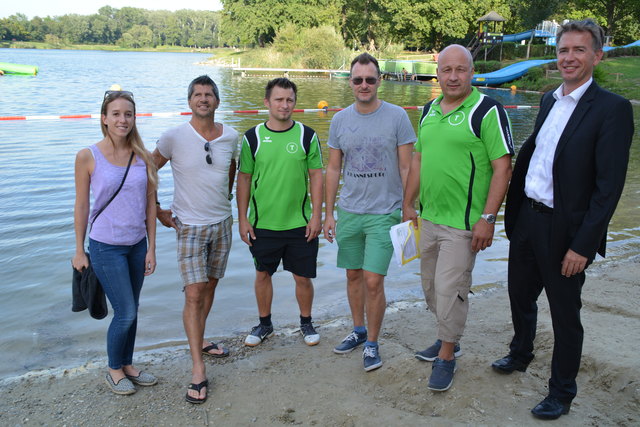 Martina Weisel, Campingplatz Chef Franz Libal, Badeaufsicht Rudi Vrtis, Herbert Schmied, Freizeitbetriebe Chef Christian Holzschuh und Stadtrat Johannes Sykora.