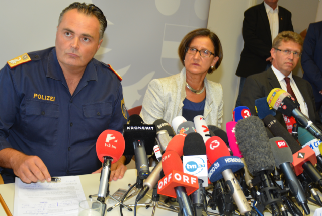 Zeigen sich angesichts der Flüchtlingstragödie erschüttert: Landespolizeidirektor Hans Peter Doskozil, Innenministerin Johanna Mikl-Leitner und Staatsanwalt Johann Fuchs