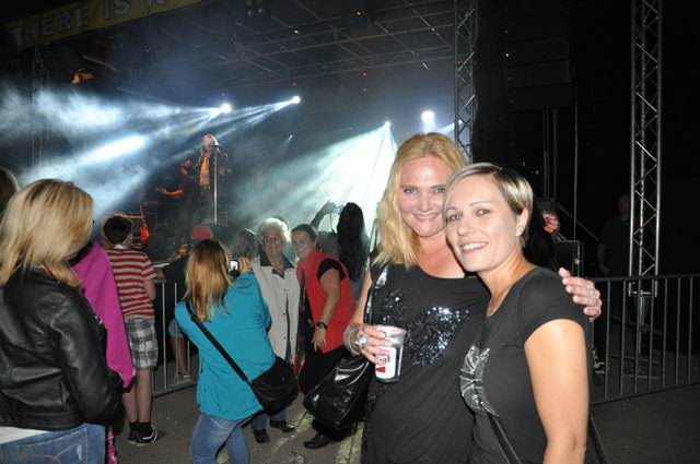 Mittendrin statt nur dabei waren auch Melanie und Patricia am vergangenen Freitag beim zweiten Peace and Rock Festival.