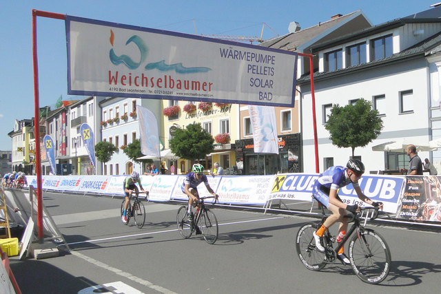 Jakob Reiter vom Radclub Walding konnte in der Kategorie U17 alle fünf Sprintwertungen einfahren und dadurch das Rennen klar für sich entscheiden.  (Foto: Radclub Walding / Bernhard Körner)