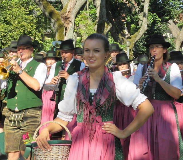 Einzug in die Schloßallee