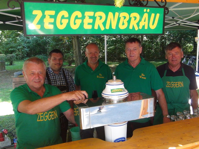 Die Mannen des ESV betreuten das Zeggernbräu und schenkten reichlich Gerstensaft aus.