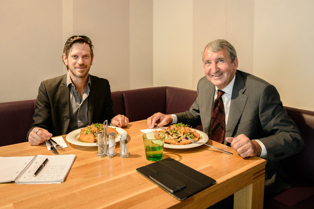 Der Business Lunch im Restaurant der Rutar-Filiale in Klagenfurt: Unternehmer Josef Rutar mit Gerd Leitner | Foto: Hude