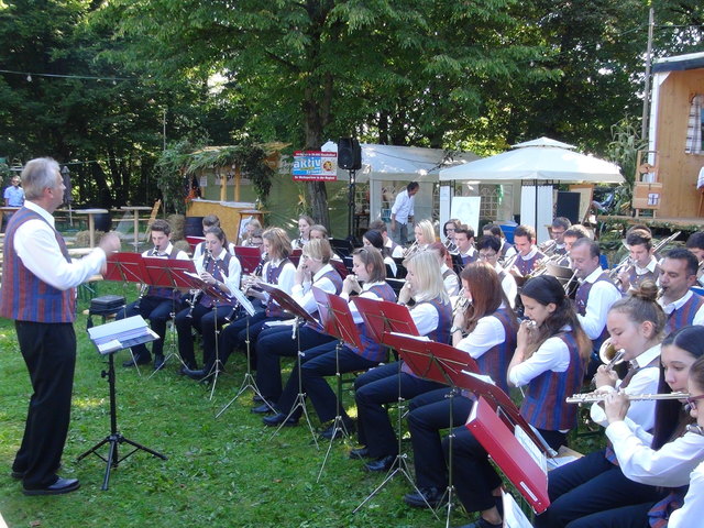 Kapellmeister Franz Oswald dirigierte die Marktmusik Gleinstätten.