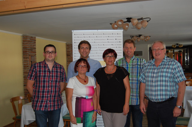 Petra Mies und Heidi Makor mit Florian Schiffecker, Fabian Grabner, Friedrich Hosner und Franz Schöberl. | Foto: SPÖ Ried