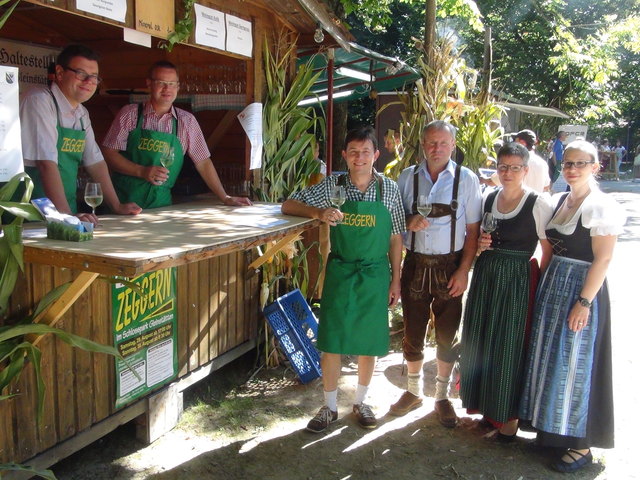 Frühschoppen beim Zeggern mit Gleinstätten-Bgm. Franz Koller (3.v.r.)