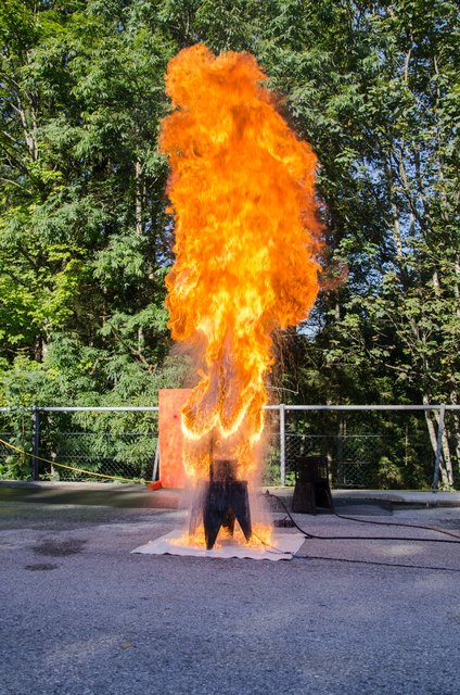 Brennendes Fett mit Wasser zu löschen kann tödlich enden! | Foto: FF Vorderthiersee/Schlatter