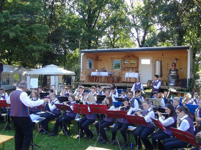 Beim Frühschoppen am Sonntag spielte die Marktmusikkapelle Gleinstätten unter Kapellmeister Franz Oswald auf.