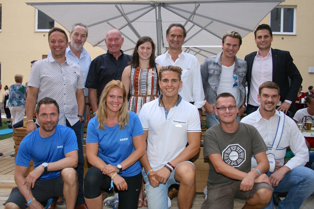 Unter den vielen Ehrengästen waren ÖVP-Tourismussprecher KommR Abg. zum NR Gabriel Obernosterer, Bezirksvorsteherin-Stellvertreter Josef Kaindl, Mister Austria Philipp Knefz, Modeexperte Adi Weiss, Judo-Staatsmeisterin Magda Krssakova und Regisseur Vlado  | Foto: Peter Müller