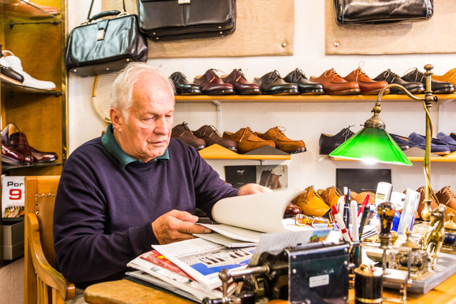 Manfred Prassl ist mit seinem Geschäft "Vörösmarty" eine Institution in der Sackstraße. | Foto: geopho.com