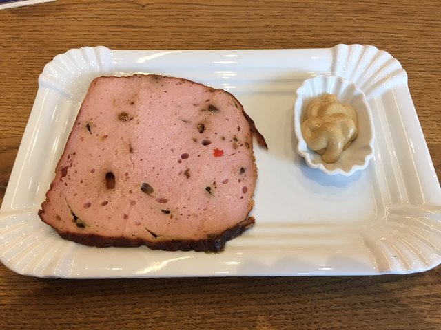 Steinpilz-Trüffel-Leberkäse: Das Highlight des großen bz-Tests beim Leberkas-Pepi! Diese neuartige Kombination an Zutaten schmeckt einzigartig und macht Lust auf eine weitere Portion.