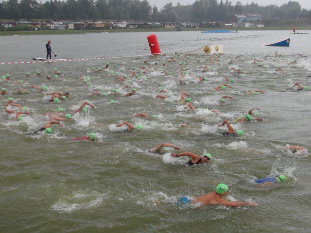 Der Start zu den Steirischen Meisterschaften im Sprinttriathlon und Staffelbewerb.
